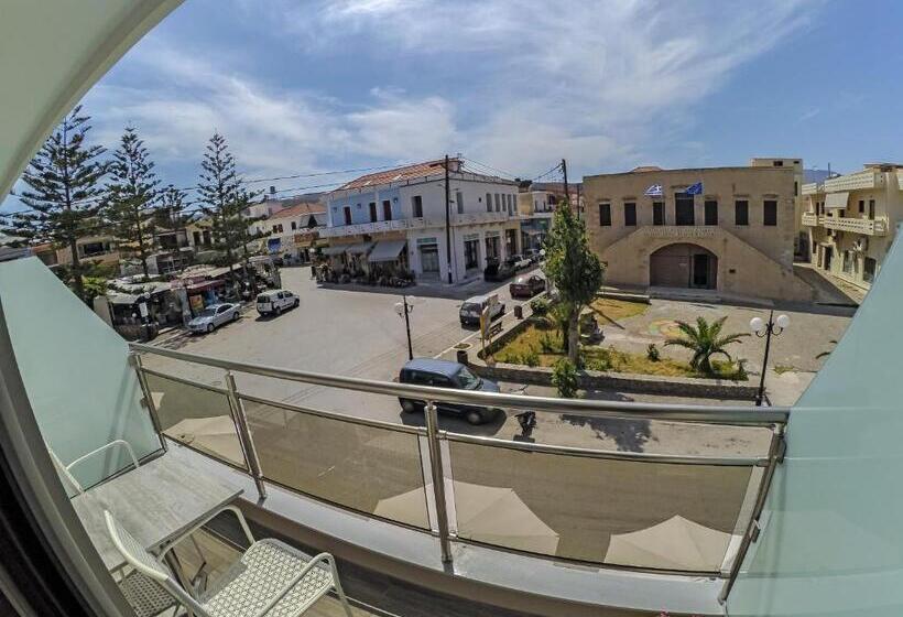 غرفة قياسية رباعية مطلة على البحر, Castell