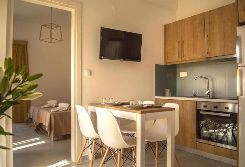 غرفة قياسية رباعية مطلة على البحر, Castell