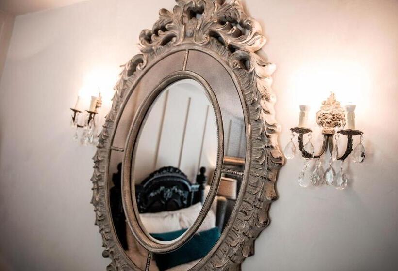 标准间, Le Petit Chateau & William De Percy