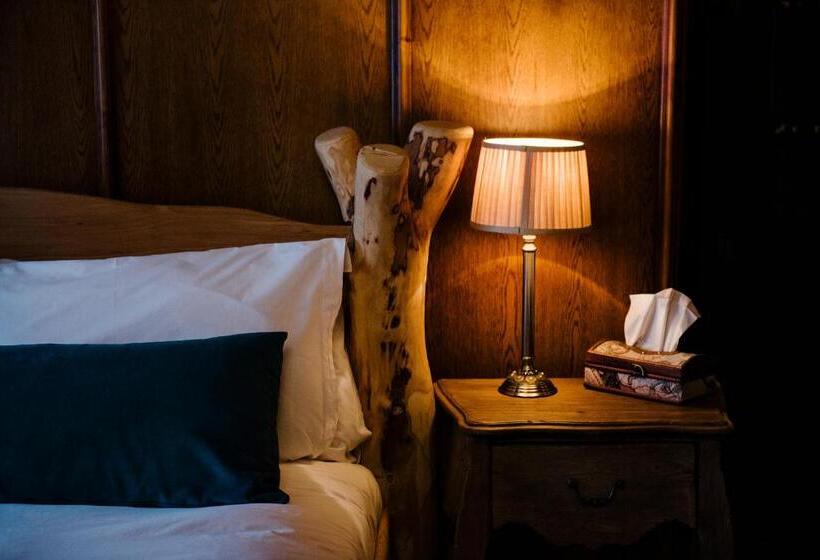 标准间, Le Petit Chateau & William De Percy