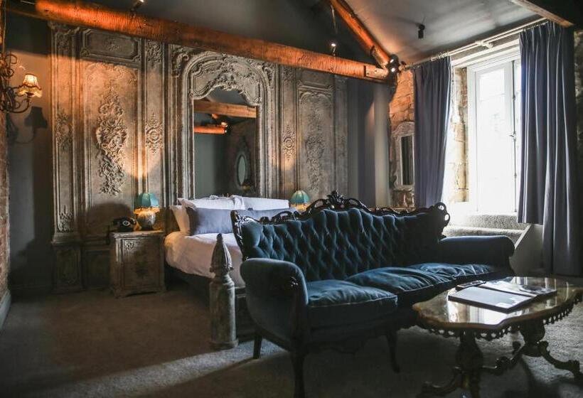 豪华房间, Le Petit Chateau & William De Percy