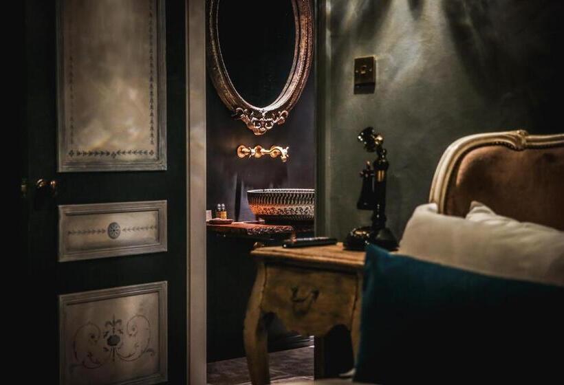 标准间, Le Petit Chateau & William De Percy