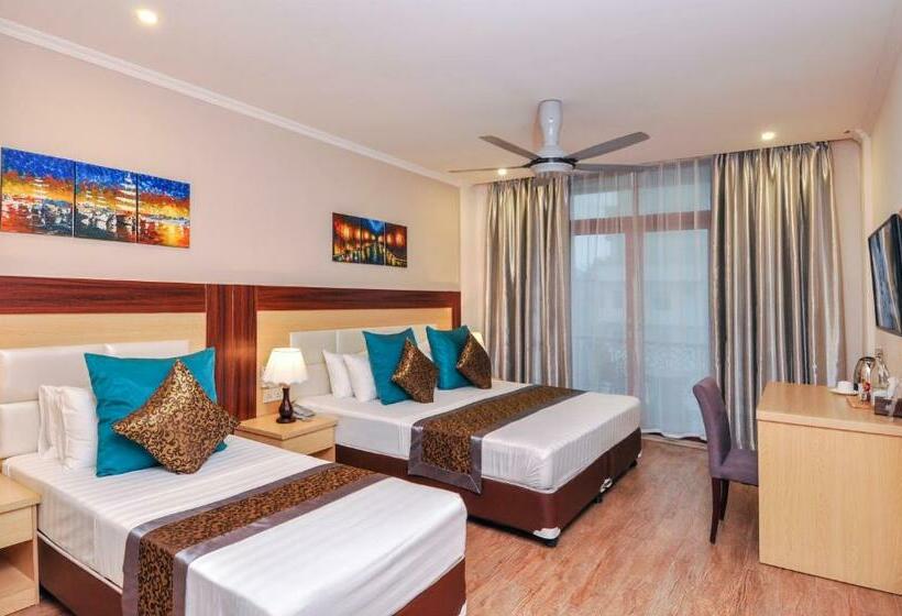 اتاق لوکس خانوادگی, Triton Beach Hotel & Spa