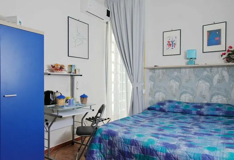 اتاق اکونومی, B&b Napoli Plebiscito