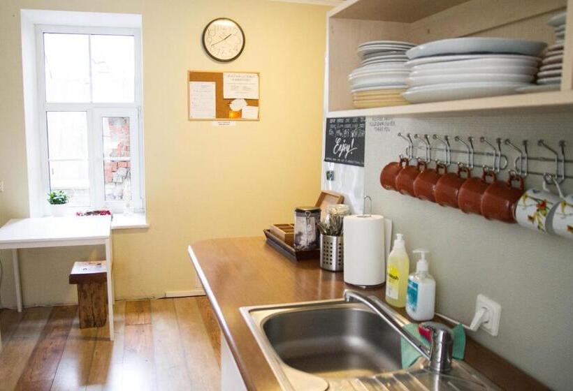 اتاق استاندارد با سرویس بهداشتی مشترک, Amber Private Rooms