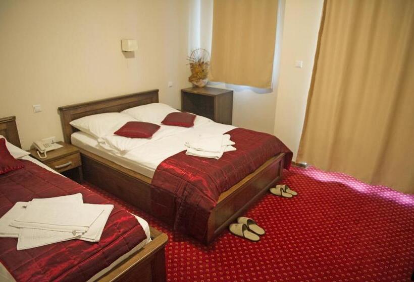 اتاق استاندارد یک تخته با بالکن, Konak Konjic