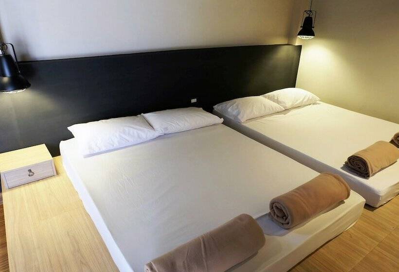 اتاق خانوادگی, Inn Stations Hostel