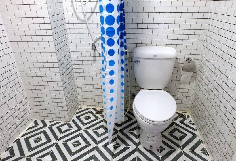 اتاق خانوادگی, Inn Stations Hostel