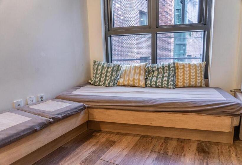 디럭스 트리플 룸, Myeongdong Artmonstay