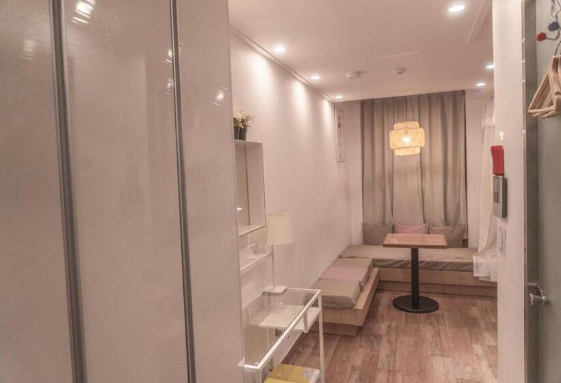 디럭스 트리플 룸, Myeongdong Artmonstay