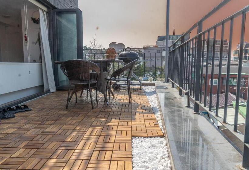 패밀리 룸, Myeongdong Artmonstay