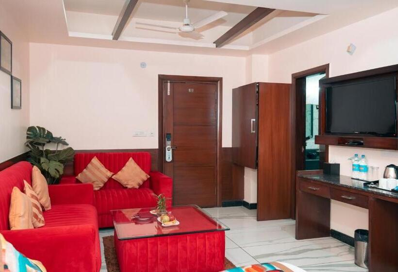 سوییت, The Fern Residency Katra