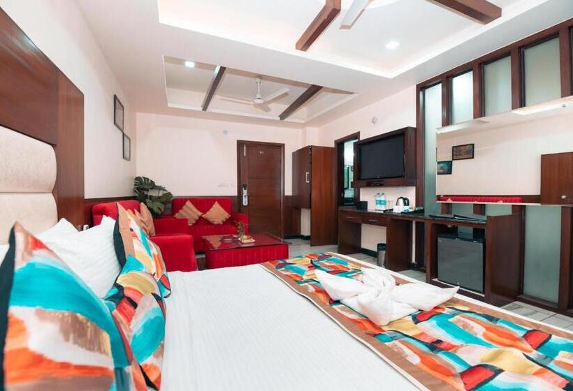 Люкс, The Fern Residency Katra