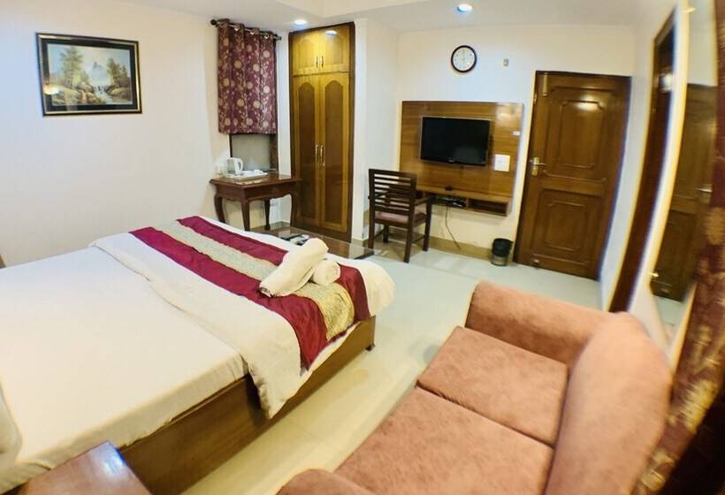 Номер Deluxe, Kashish Residency And Banquet