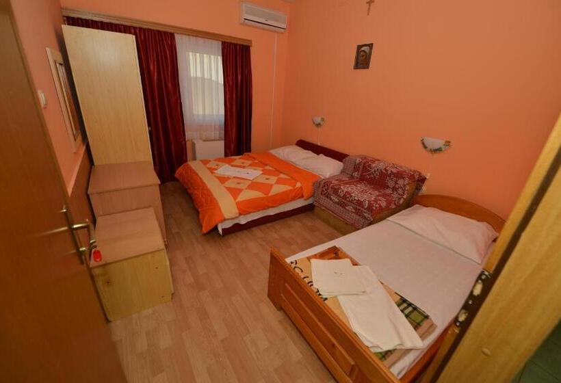 اتاق استاندارد سه نفره, Matal