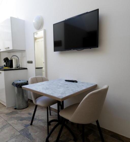 استودیوی لوکس, Plantage Garden Apartments