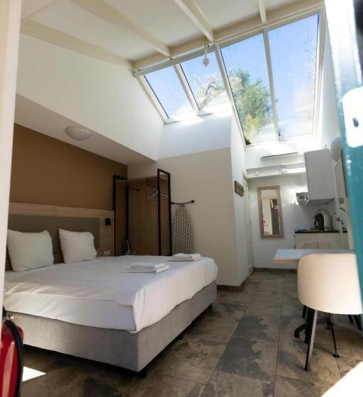 استودیوی لوکس, Plantage Garden Apartments
