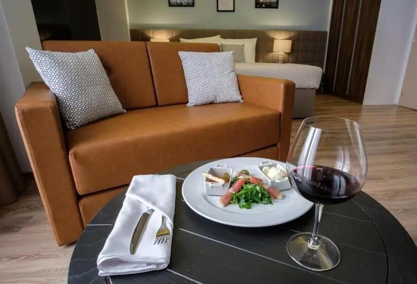 اتاق لوکس با تخت بزرگ, Sl Industry