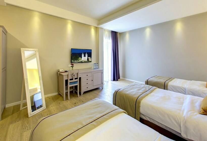 اتاق استاندارد سه نفره, Villa Regina