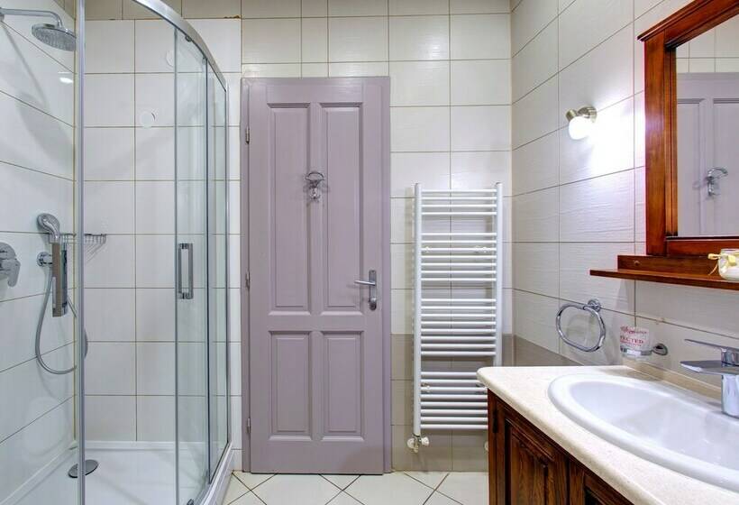 اتاق استاندارد سه نفره, Villa Regina