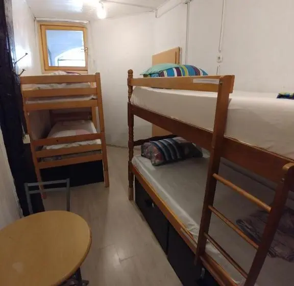 تختخواب در اتاق مشترک, Ljubicica Hostel