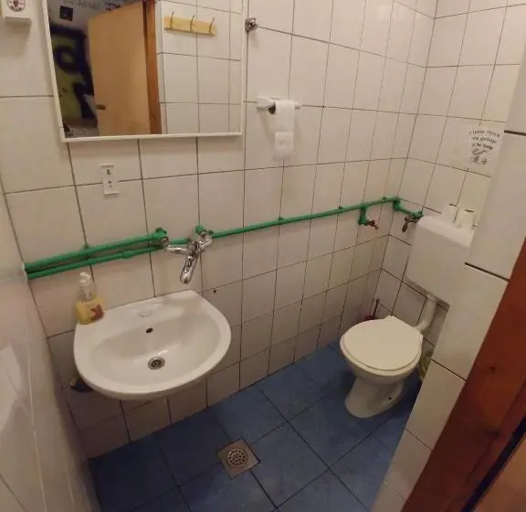 تختخواب در اتاق مشترک, Ljubicica Hostel