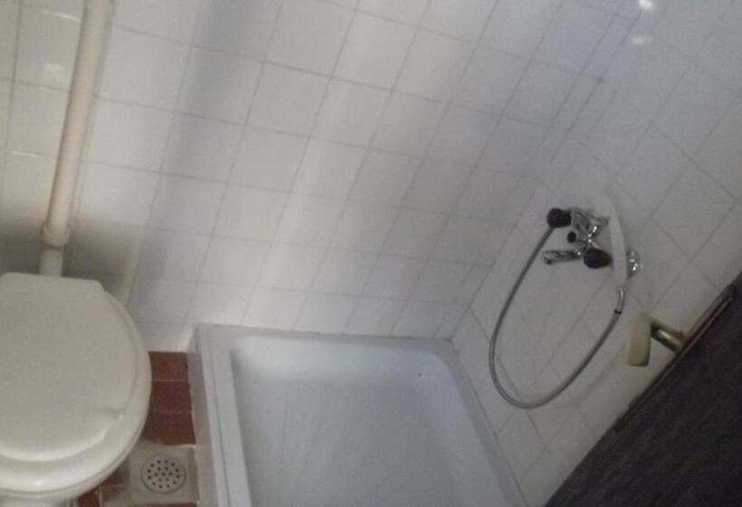 标准三人间, Motel Hrasno