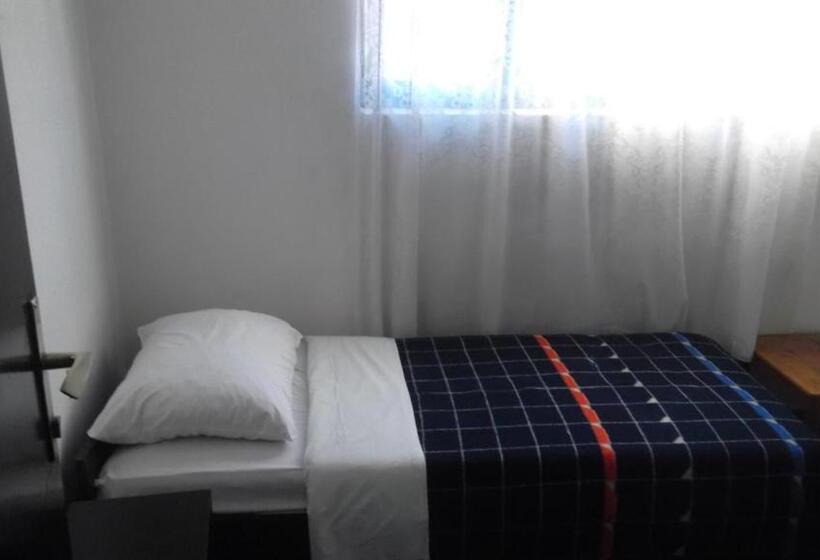 标准三人间共用浴室, Motel Hrasno