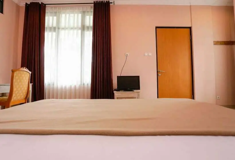Habitación Estándar, Reddoorz @ Sersan Bajuri