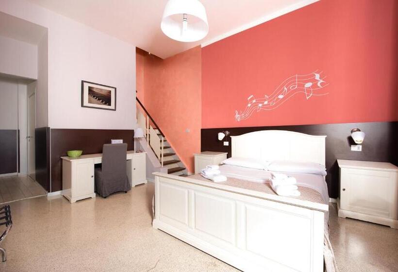 اتاق خانوادگی, Napoli Experience