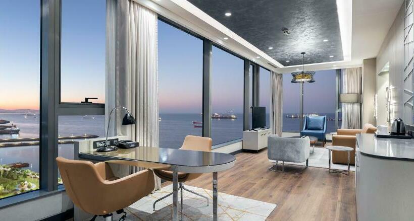 Deluxe Suite Sea View