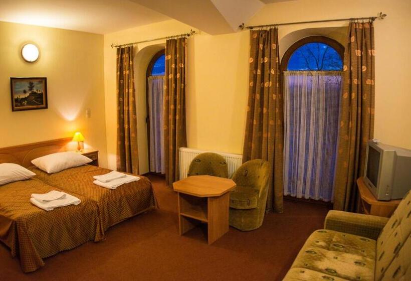 اتاق استاندارد سه نفره, Roś