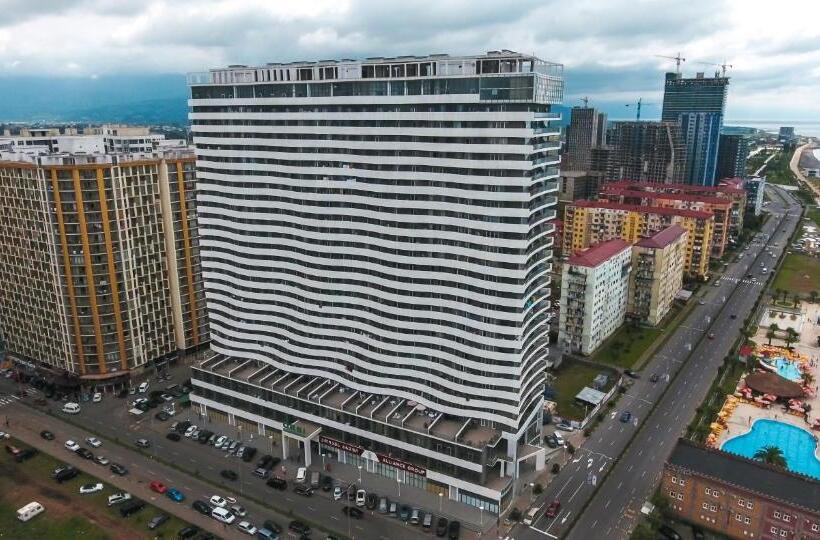 اتاق خانوادگی با چشمانداز دریا, Sky Inn Batumi