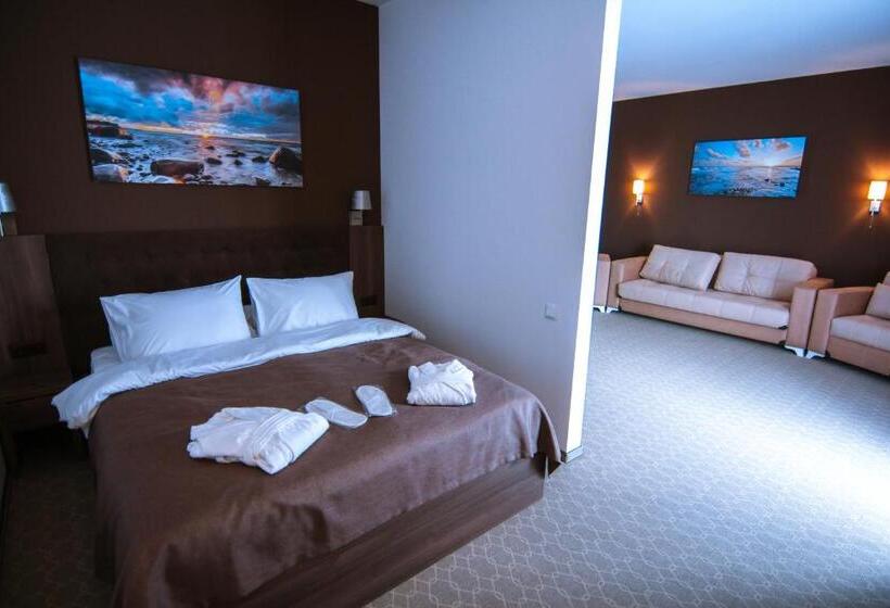 Deluxe Suite Sea View, Sky Inn Batumi