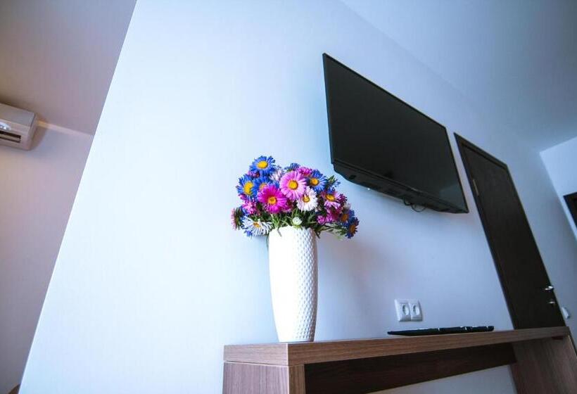 Deluxe Suite Sea View, Sky Inn Batumi