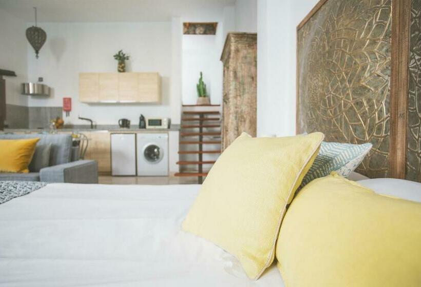 豪华套房, El Charco Suites