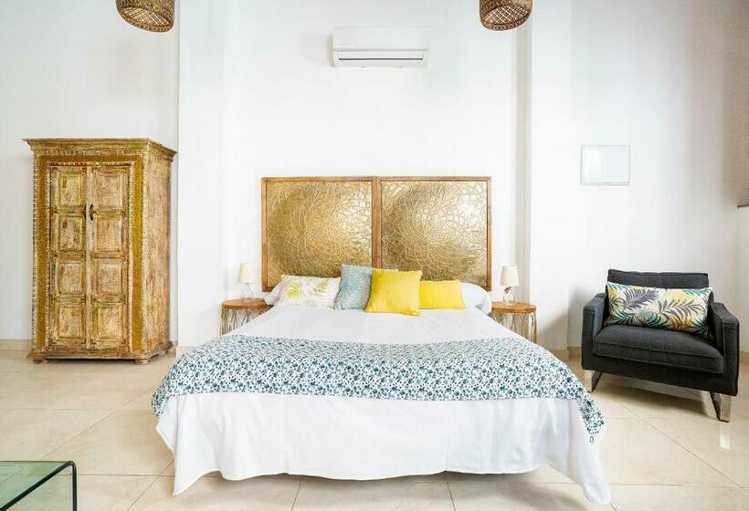 豪华套房, El Charco Suites