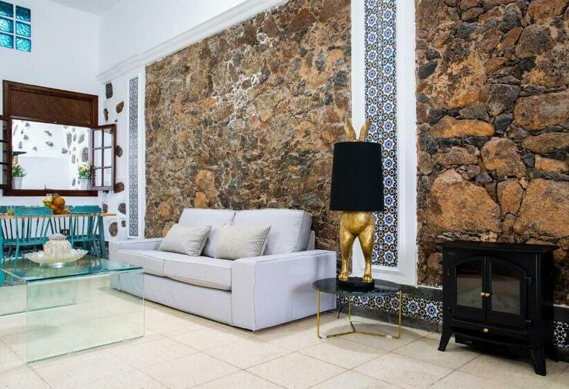 豪华套房, El Charco Suites