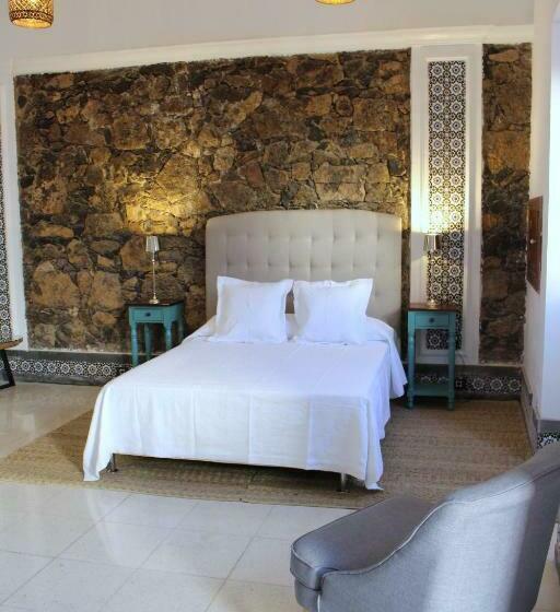デラックススイート, El Charco Suites