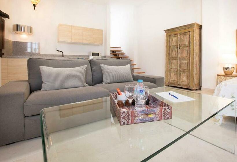 豪华套房, El Charco Suites