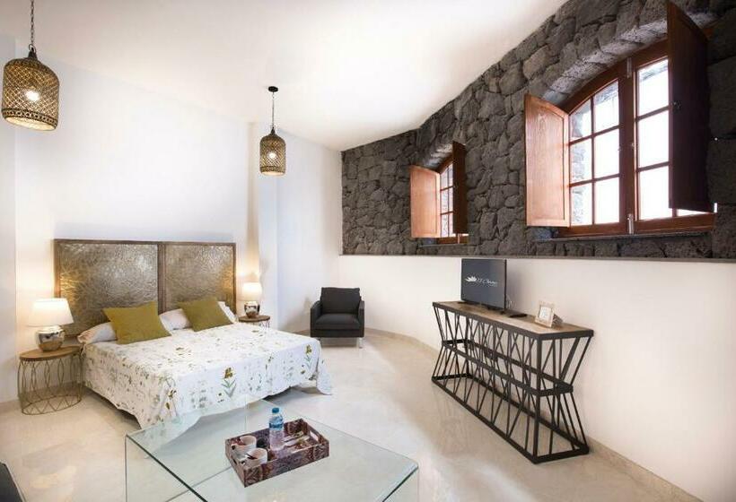 豪华套房, El Charco Suites