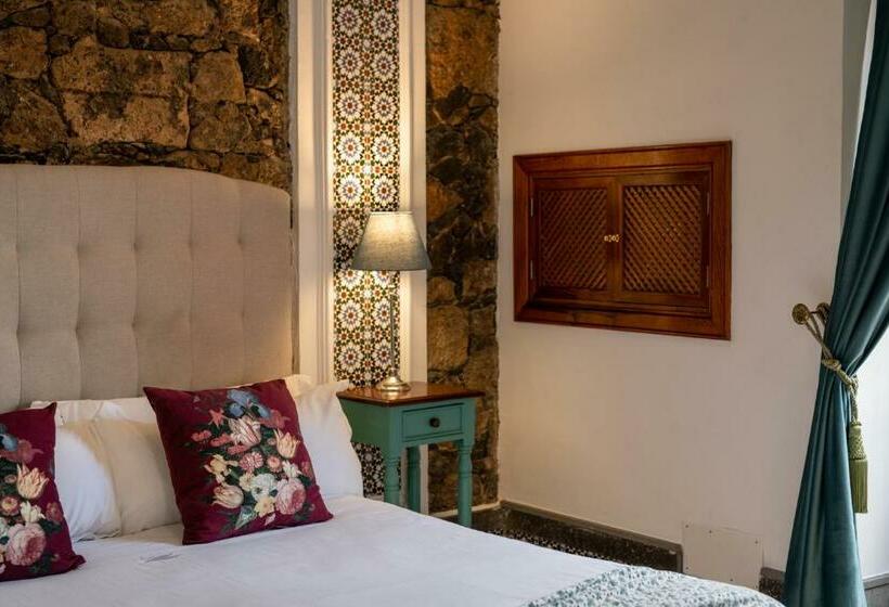 豪华套房, El Charco Suites