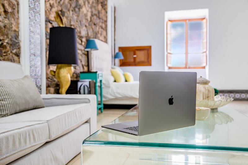 豪华套房, El Charco Suites