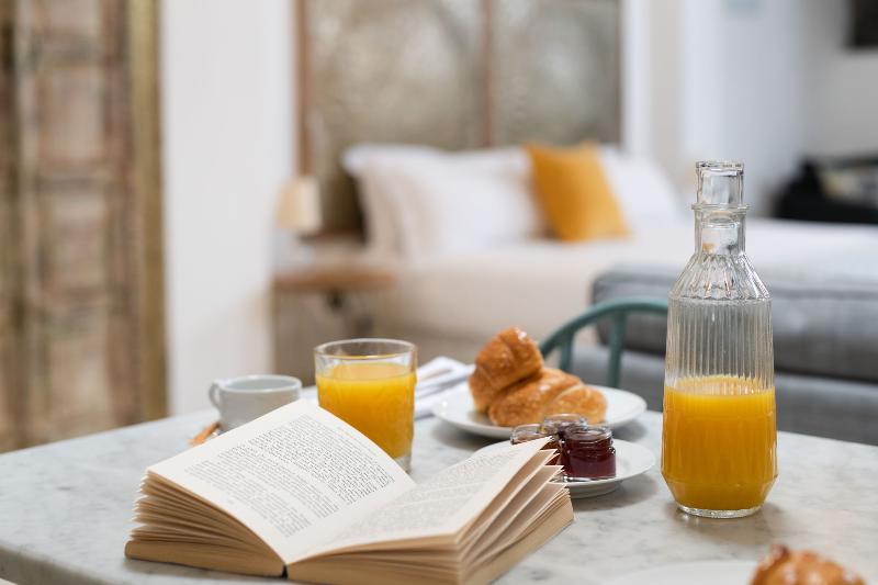 豪华套房, El Charco Suites