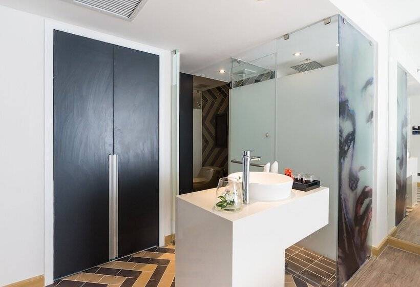 اتاق لوکس با چشم‌انداز استخر, Citrus Grande Hotel Pattaya By Compass Hospitality