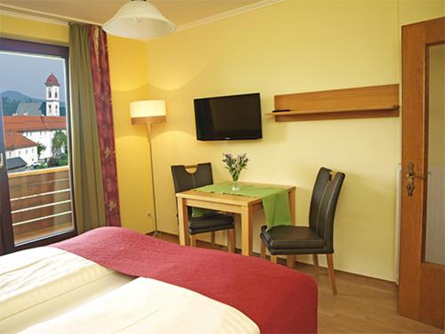 Comfort room with lake view, Fasching