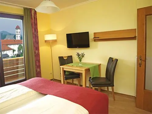 Comfort room with lake view, Fasching