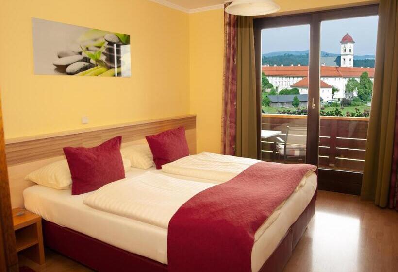 Comfort room with lake view, Fasching