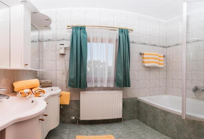 2 Bedrooms Suite 2 Bedrooms Lake View, Fasching