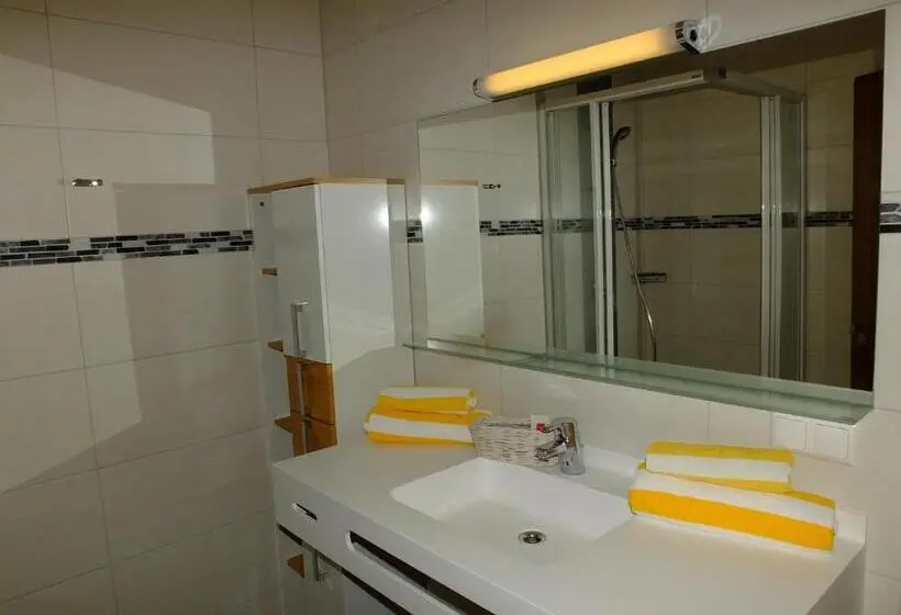 1 Bedroom Apartment Lake View, Fasching